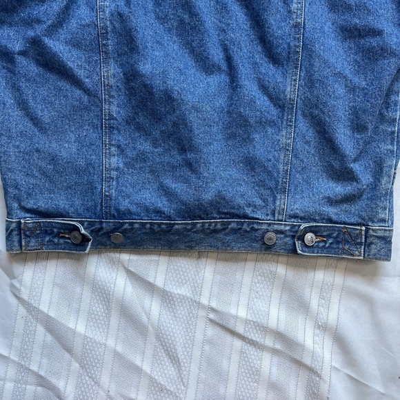 Vintage Jordache Oversized Denim Trucker Jacket Women’s Small Blue Button Down - Picture 8 of 12